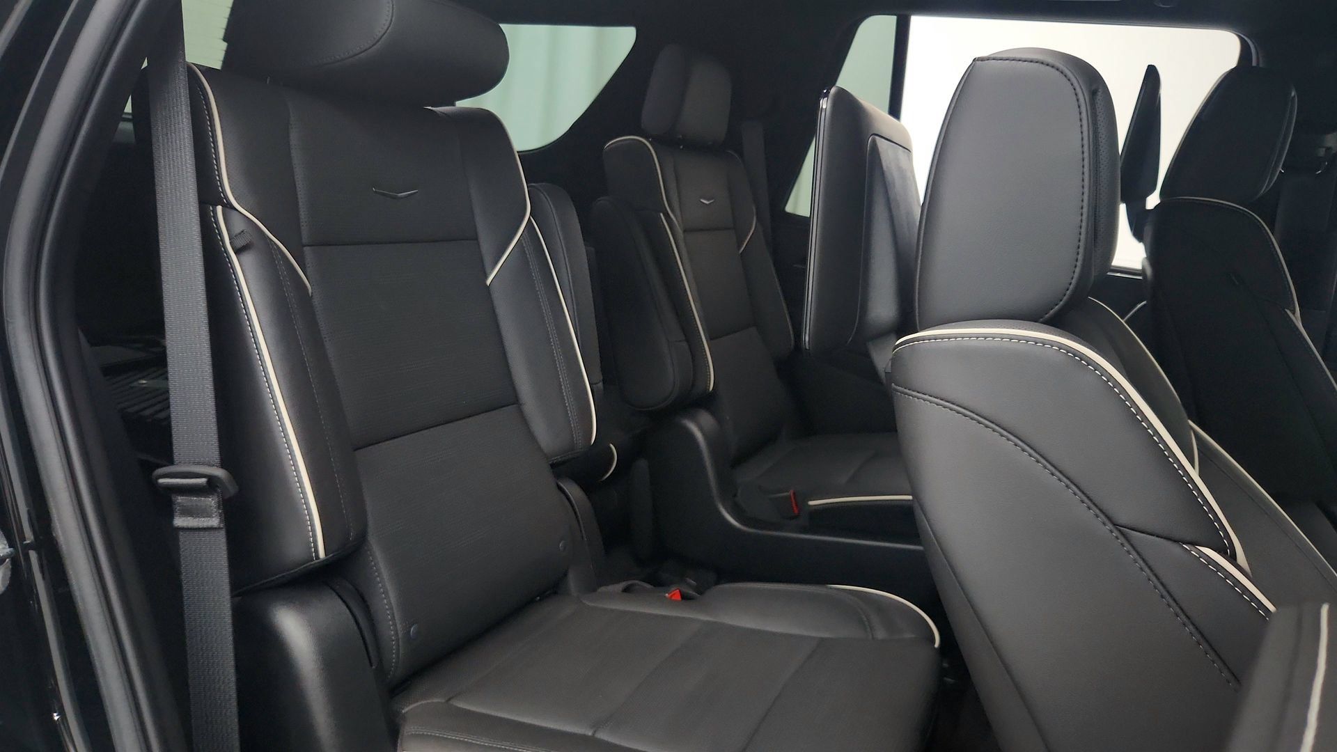Certified 2023 Cadillac Escalade Premium Luxury w/ LPO, Radiant Package AWD/4WD image 25