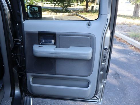 Used 2005 Ford F150 XLT image 25