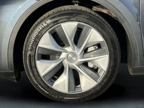 Used 2023 Tesla Model Y Long Range image 24