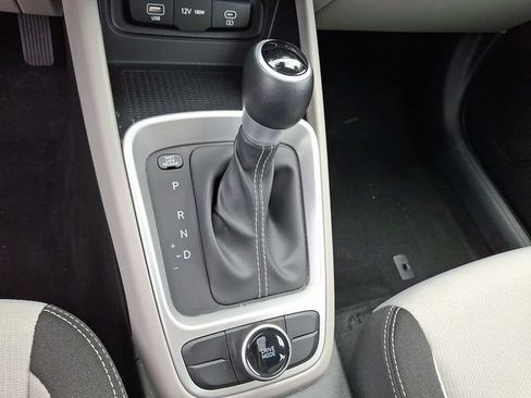 Certified 2025 Hyundai Venue SEL FWD image 22