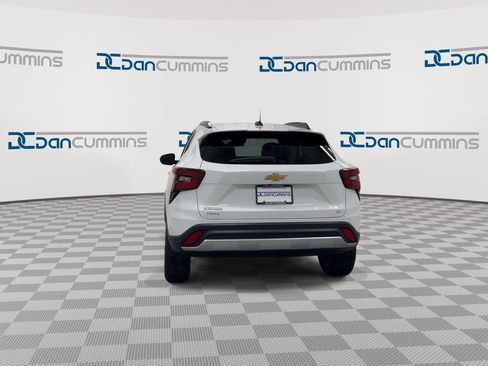 Used 2024 Chevrolet Trax LT w/ Driver Confidence Package FWD image 7