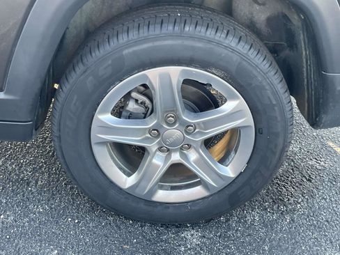 Certified 2024 Jeep Compass Latitude image 13