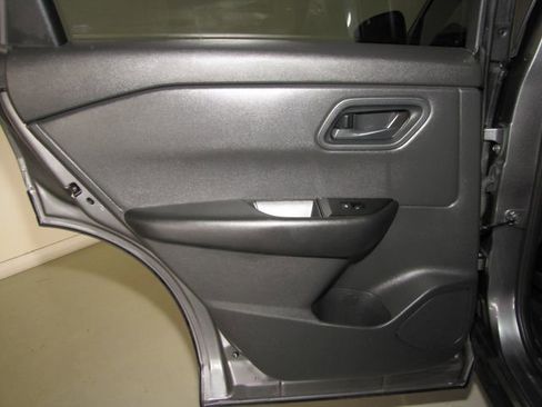 Used 2025 Nissan Rogue S FWD image 13