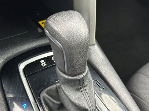 Used 2022 Toyota Corolla Cross LE image 22