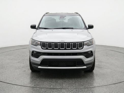 Used 2025 Jeep Compass Limited AWD/4WD image 2