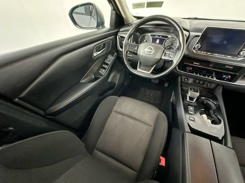 Used 2025 Nissan Rogue SV FWD image 9