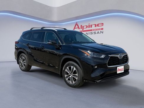 Used 2022 Toyota Highlander XLE AWD/4WD image 7