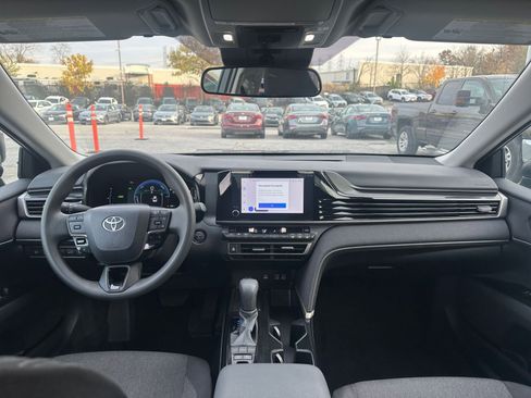 Used 2025 Toyota Camry LE image 32
