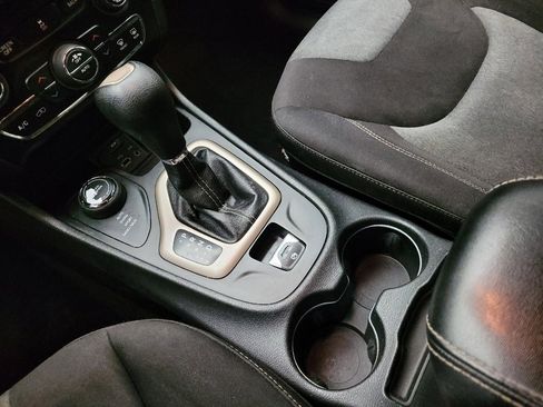 Used 2014 Jeep Cherokee Latitude w/ Comfort/Convenience Group image 26