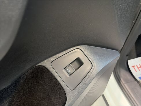 Used 2019 Volkswagen Tiguan SEL AWD/4WD image 16
