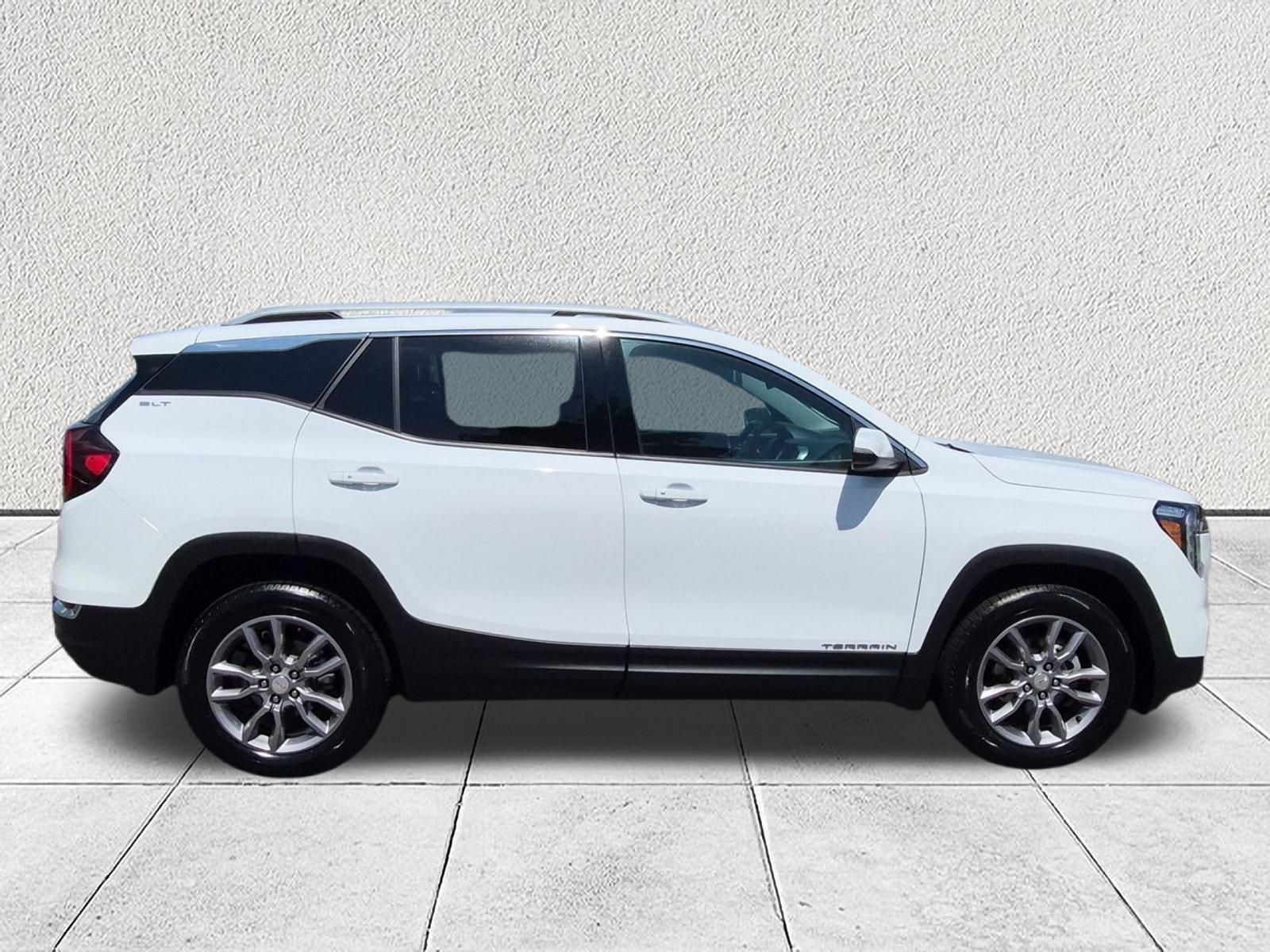 Used 2024 GMC Terrain SLT AWD/4WD image 2