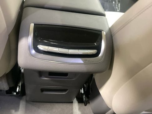 Used 2021 Cadillac XT6 Premium Luxury image 38