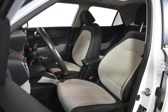 Used 2023 Hyundai Venue SEL w/ Cargo Package FWD image 9