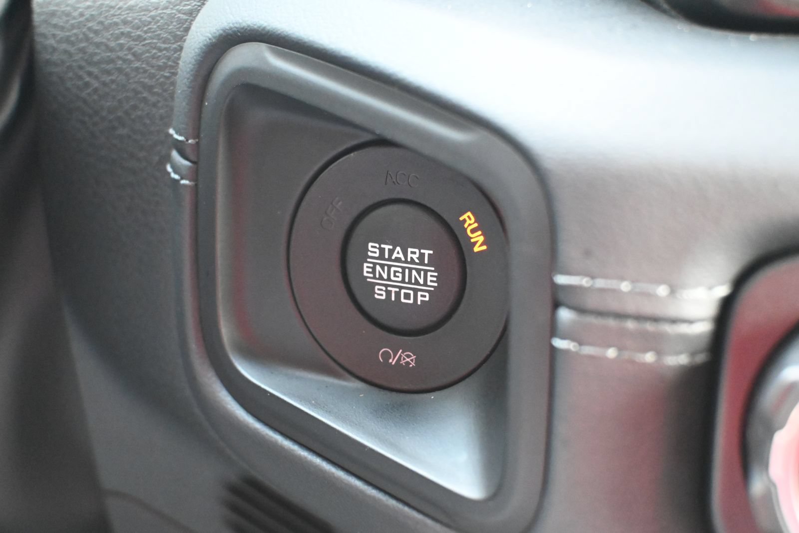 Used 2026 Jeep Gladiator Mojave AWD/4WD image 14