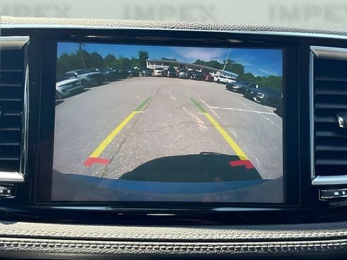 Used 2023 Chrysler Pacifica Limited FWD image 13