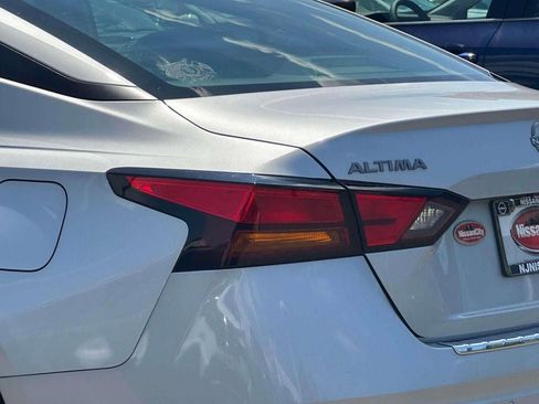 Used 2023 Nissan Altima 2.5 SV image 9