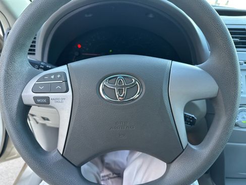Used 2011 Toyota Camry LE image 11