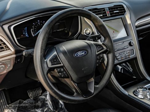 Used 2019 Ford Fusion SE FWD image 14