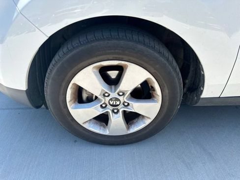 Used 2018 Kia Soul w/ Convenience Package FWD image 2