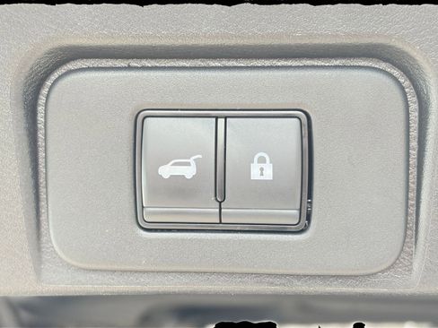 Used 2025 Nissan Rogue SV FWD image 24