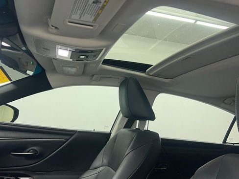 Used 2022 Lexus ES 350 w/ Premium Package image 8