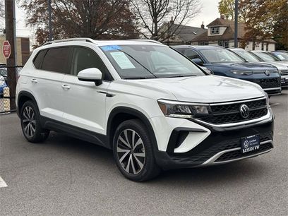 Certified 2022 Volkswagen Taos SE w/ Panoramic Sunroof Package