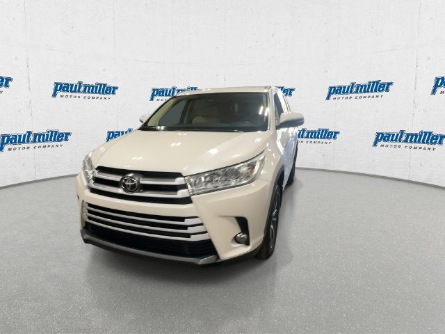 Used 2017 Toyota Highlander XLE FWD image 4