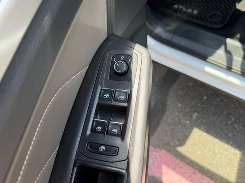 Used 2023 Volkswagen Atlas Cross Sport SE AWD/4WD image 13