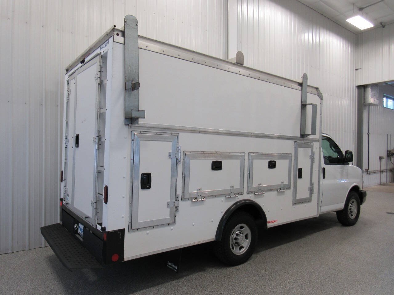 Used 2020 Chevrolet Express 3500 w/ Power Convenience Package RWD image 4