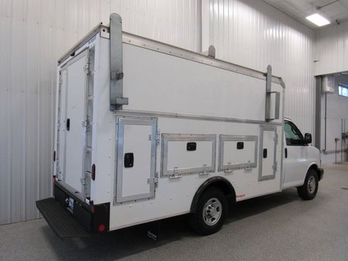 Used 2020 Chevrolet Express 3500 w/ Power Convenience Package RWD image 4
