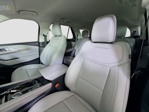New 2025 Ford Explorer Active w/ Active Comfort Package image 11