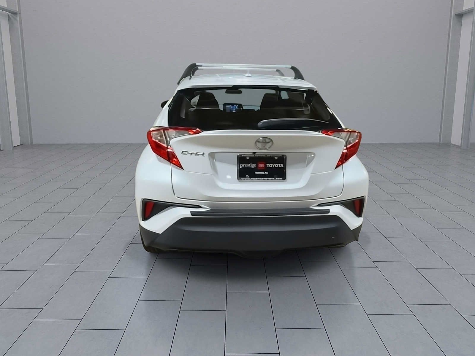 Used 2022 Toyota C-HR XLE FWD image 7