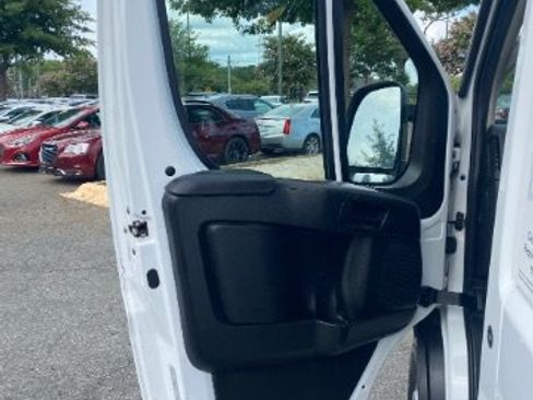 Used 2023 RAM ProMaster 2500 FWD image 12