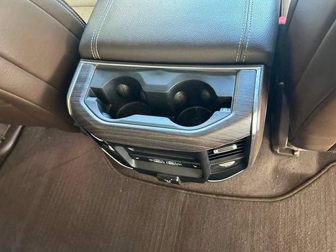 Used 2025 RAM 1500 Laramie AWD/4WD image 33
