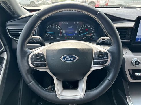 Used 2022 Ford Explorer XLT w/ Equipment Group 202A AWD/4WD image 16