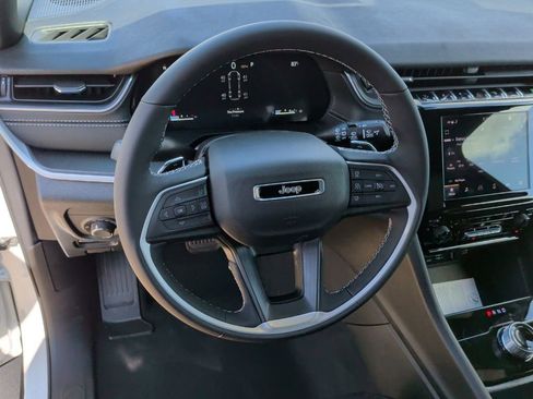 New 2025 Jeep Grand Cherokee L Altitude image 16