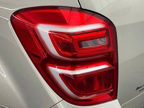 Used 2016 Chevrolet Equinox LTZ w/ Enhanced Convenience Package FWD image 21