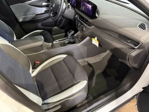 Used 2025 Buick Envista Preferred w/ Convenience I Package FWD image 23