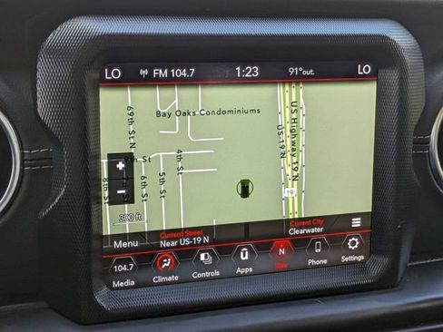 Used 2022 Jeep Wrangler Unlimited Sahara AWD/4WD image 21