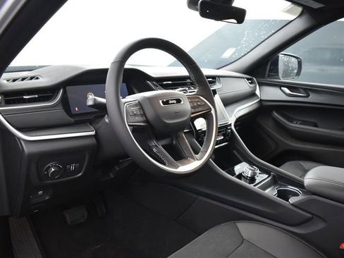 New 2025 Jeep Grand Cherokee L Altitude image 12