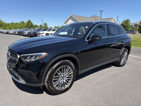 Used 2026 Mercedes-Benz GLC 300 4MATIC image 4
