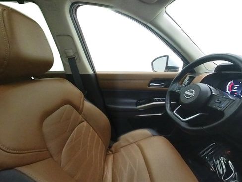 Certified 2025 Nissan Pathfinder Platinum w/ Cargo Package image 35