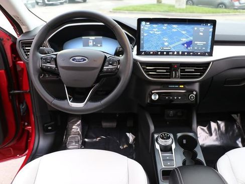 Used 2024 Ford Escape Platinum FWD image 17