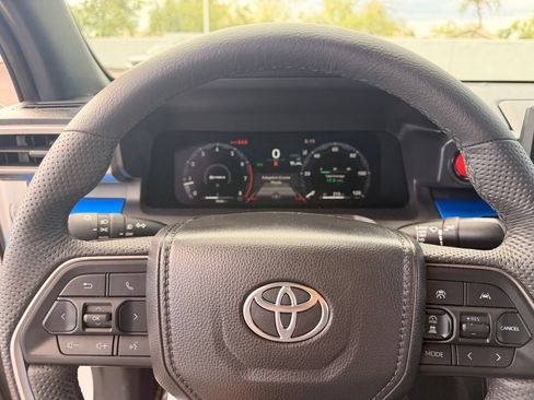Used 2025 Toyota Tacoma TRD Off-Road AWD/4WD image 29