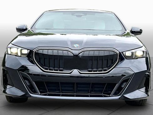 Used 2024 BMW 530i xDrive AWD/4WD image 3