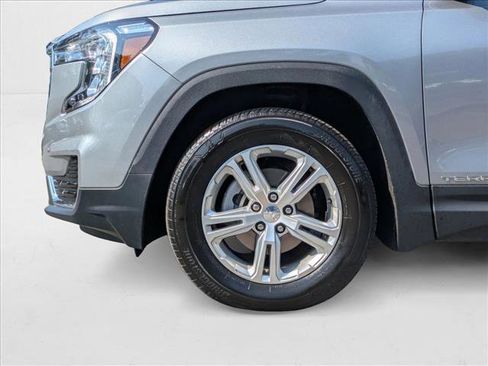 Used 2024 GMC Terrain SLE image 21