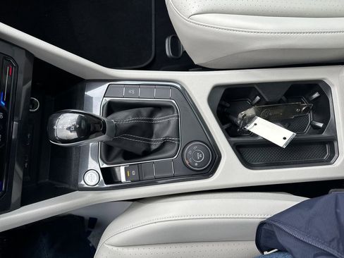 Certified 2023 Volkswagen Tiguan SE w/ Panoramic Sunroof Package image 12