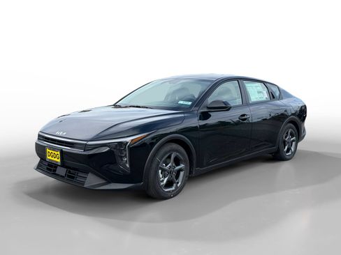 New 2026 Kia K4 LXS image 1