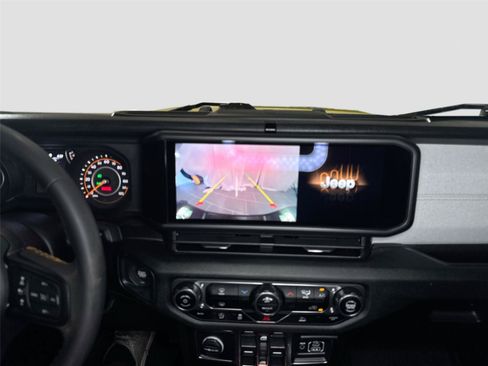 Used 2024 Jeep Gladiator Sport AWD/4WD image 10
