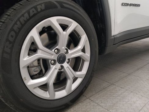 Used 2025 Jeep Compass Latitude AWD/4WD image 31